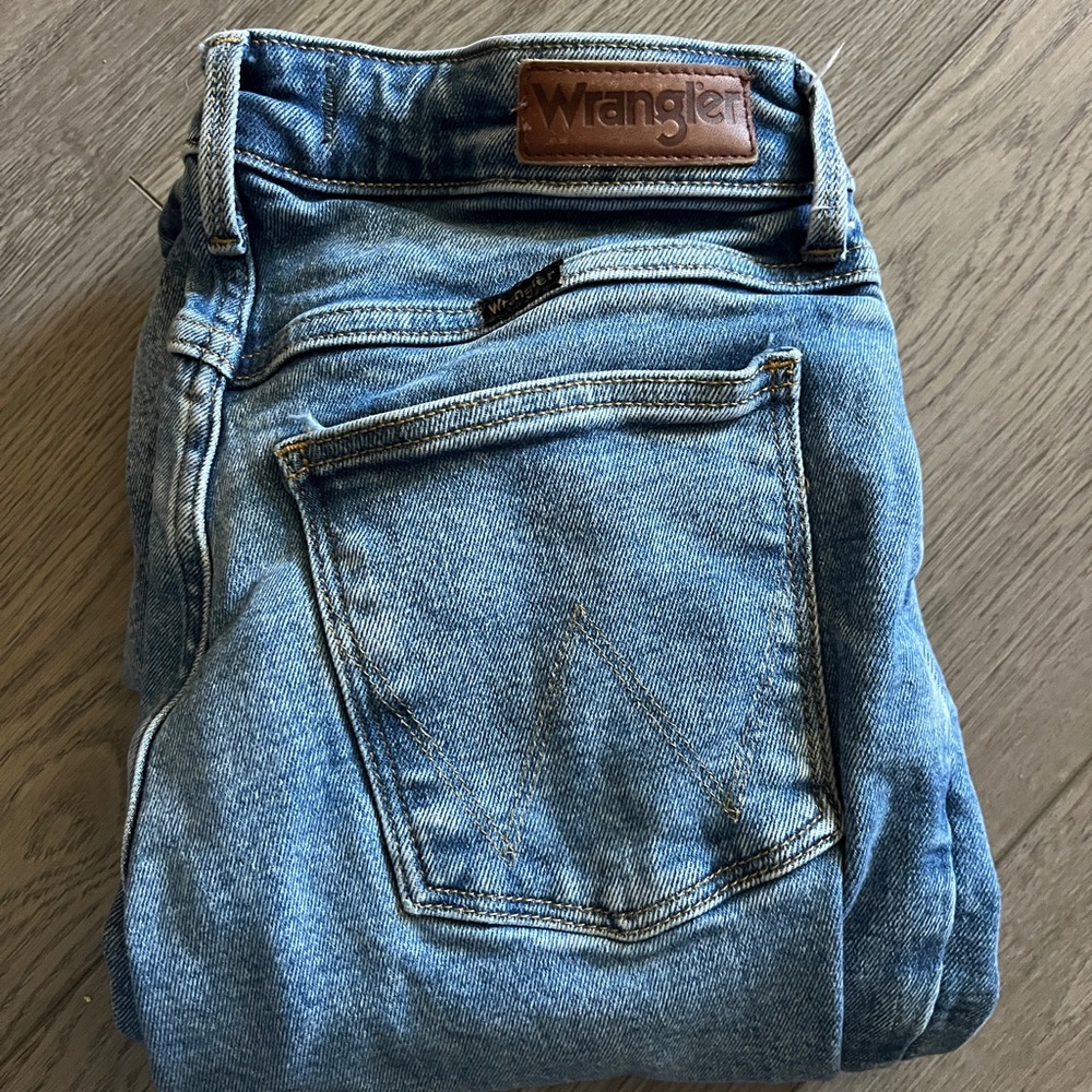 Wrangler Women's Blue Straight Leg Jeans